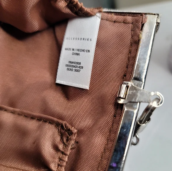 Elegant Crocodile Embossed Clutch with Chain handle - Picture 8 of 8